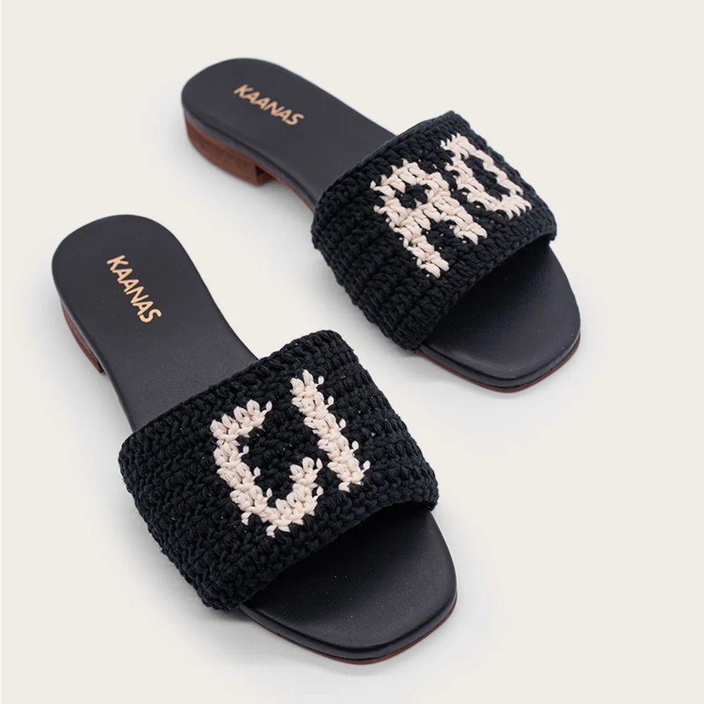 NWT KAANAS Serin Slide Sandals - Black - Size 5